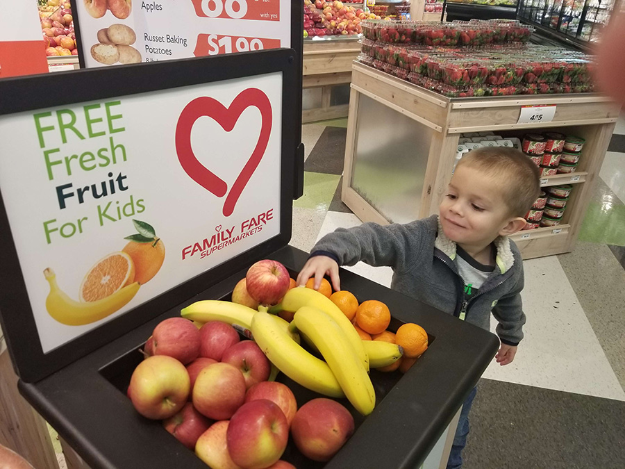 SpartanNash Offers Free Fresh Fruit for Kids
