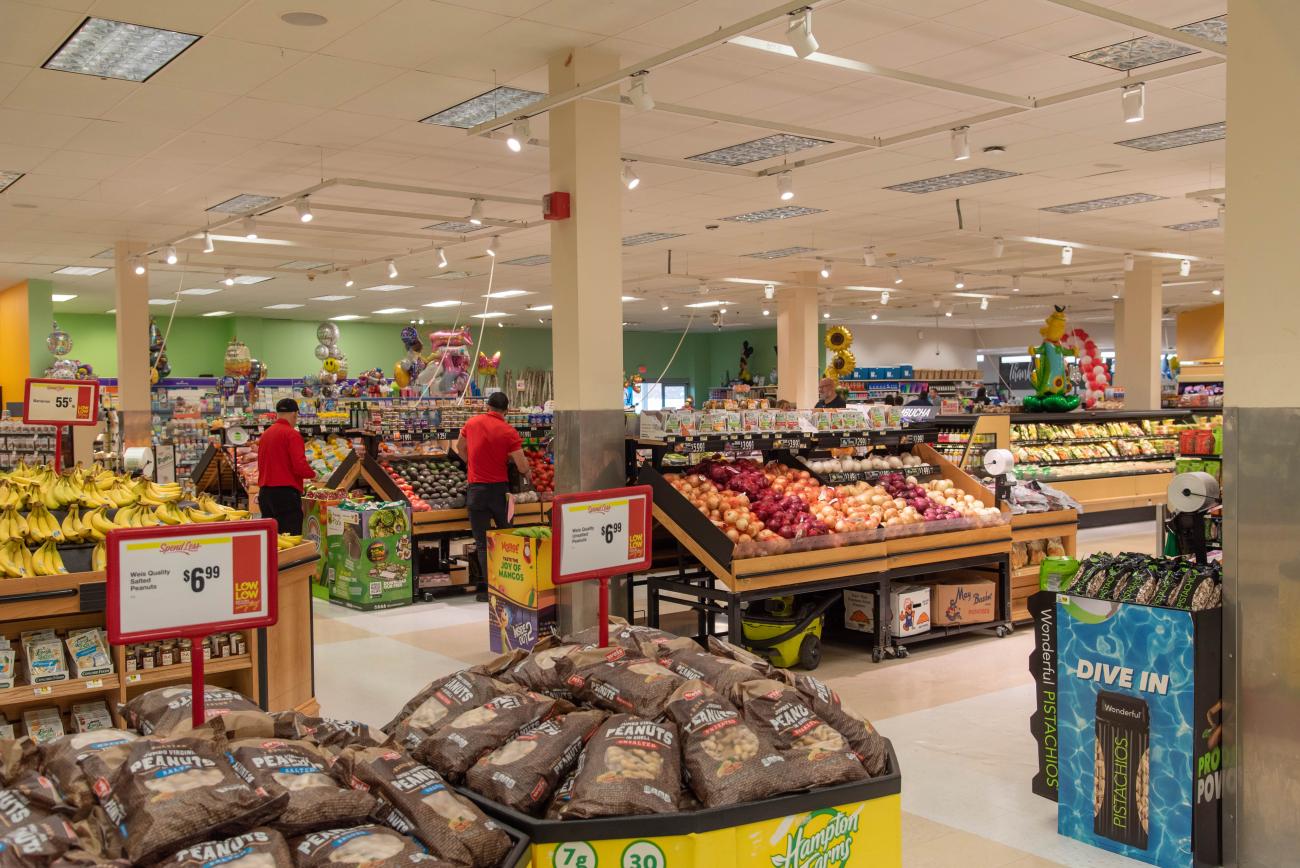 Weis Markets Tannersville PA Store Interior Main Image