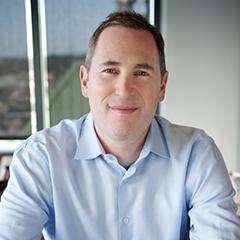 Amazon Sets Sales Record as Bezos Reveals Succession Plan