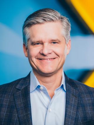 Walmart CFO to Depart Brett Biggs