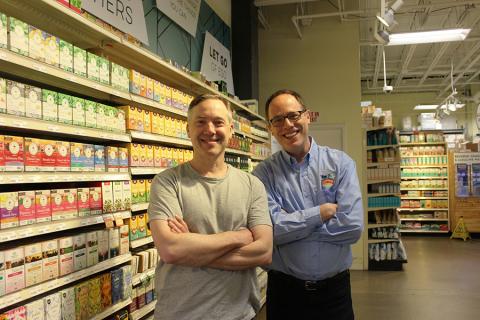 MOM’s Organic Market Invests in Solar Company Neighborhood Sun