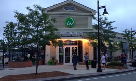 Hy-Vee Brings 1st Location of Burger Joint Wahlburgers to WI