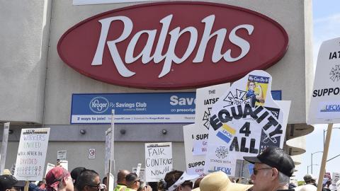 SoCal Grocery Workers Reach Tentative Deal