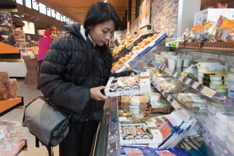 Albertsons Goes Fishing For Sustainable Sushi