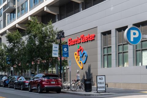Harris Teeter Raises $1.9M for USO