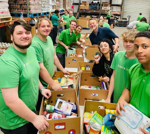 Publix Serves volunteers