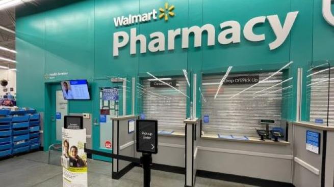 Walmart Pharmacies Do More Besides Fill Prescriptions Progressive Grocer   Shutterstock 2163704139.walmart Pharmacy Teaser 