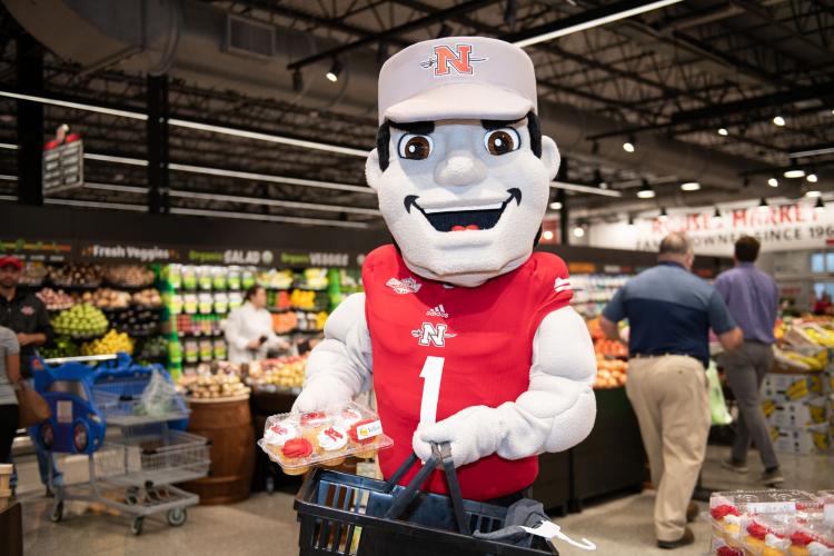 Rouses Market Debuts Collegiate-Themed Grocery