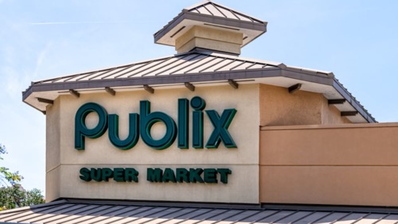 Publix exterior sign