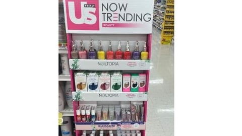 Us Weekly Now Trending Display