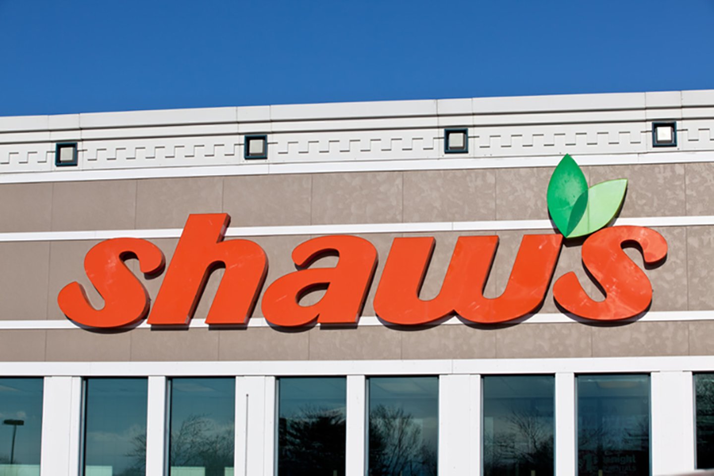 Shaw’s Becomes Official Supermarket of New England Patriots