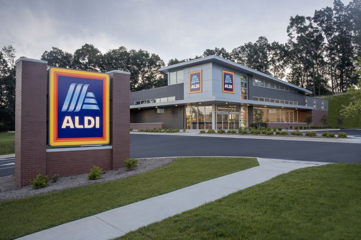 Aldi Supports Workers Who Choose to Get Vaccinated 