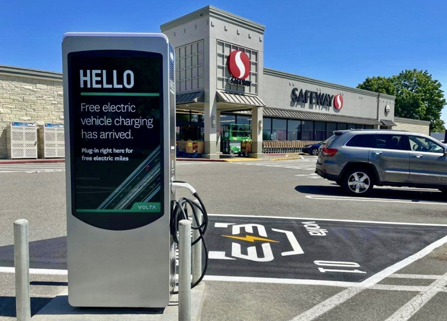 Safeway Installs Another Electric Vehicle Charging Station