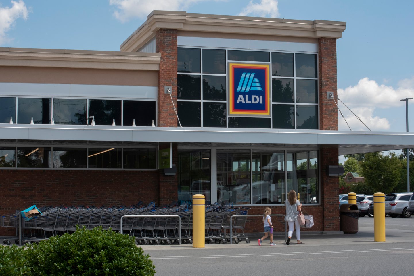 Aldi to Hire 20K+ Employees, Raise Wages Ahead of Holidays