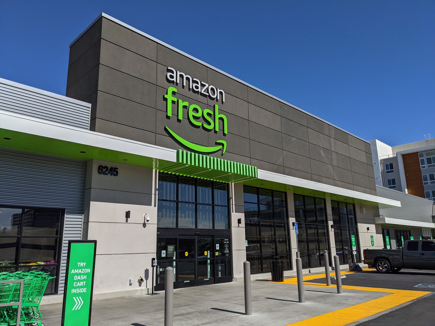 Amazon Forecasts Modest 4th-Quarter Growth Amazon Fresh