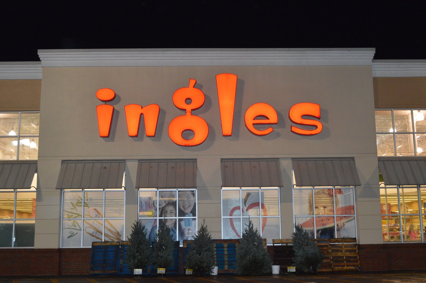 Ingles storefront