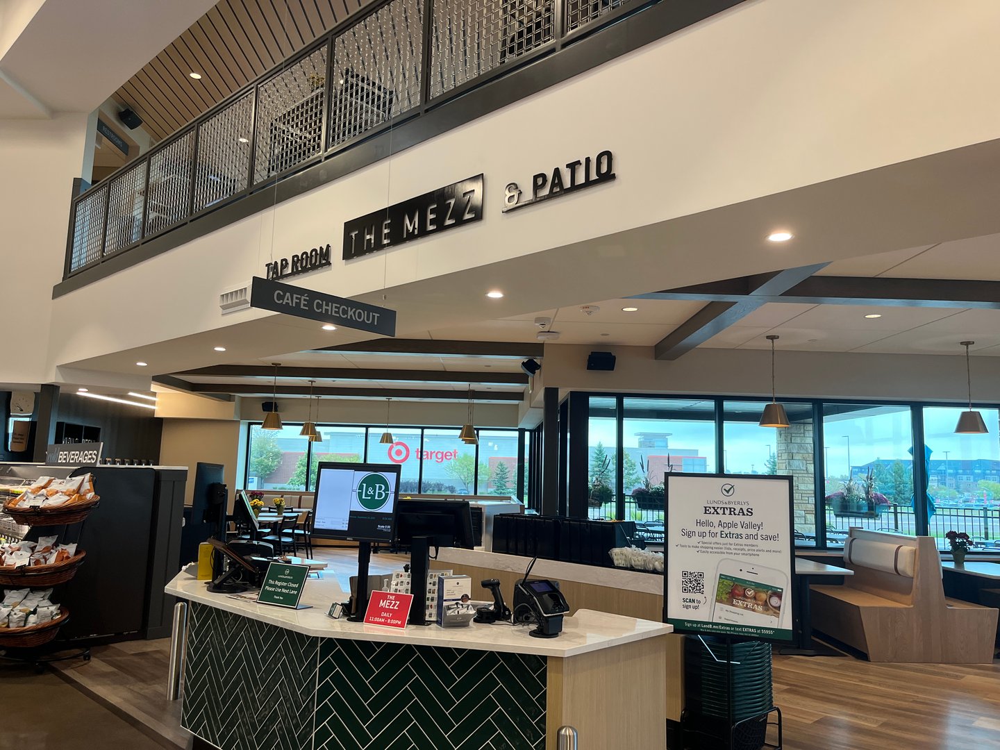 Lunds and Byerlys cafe 