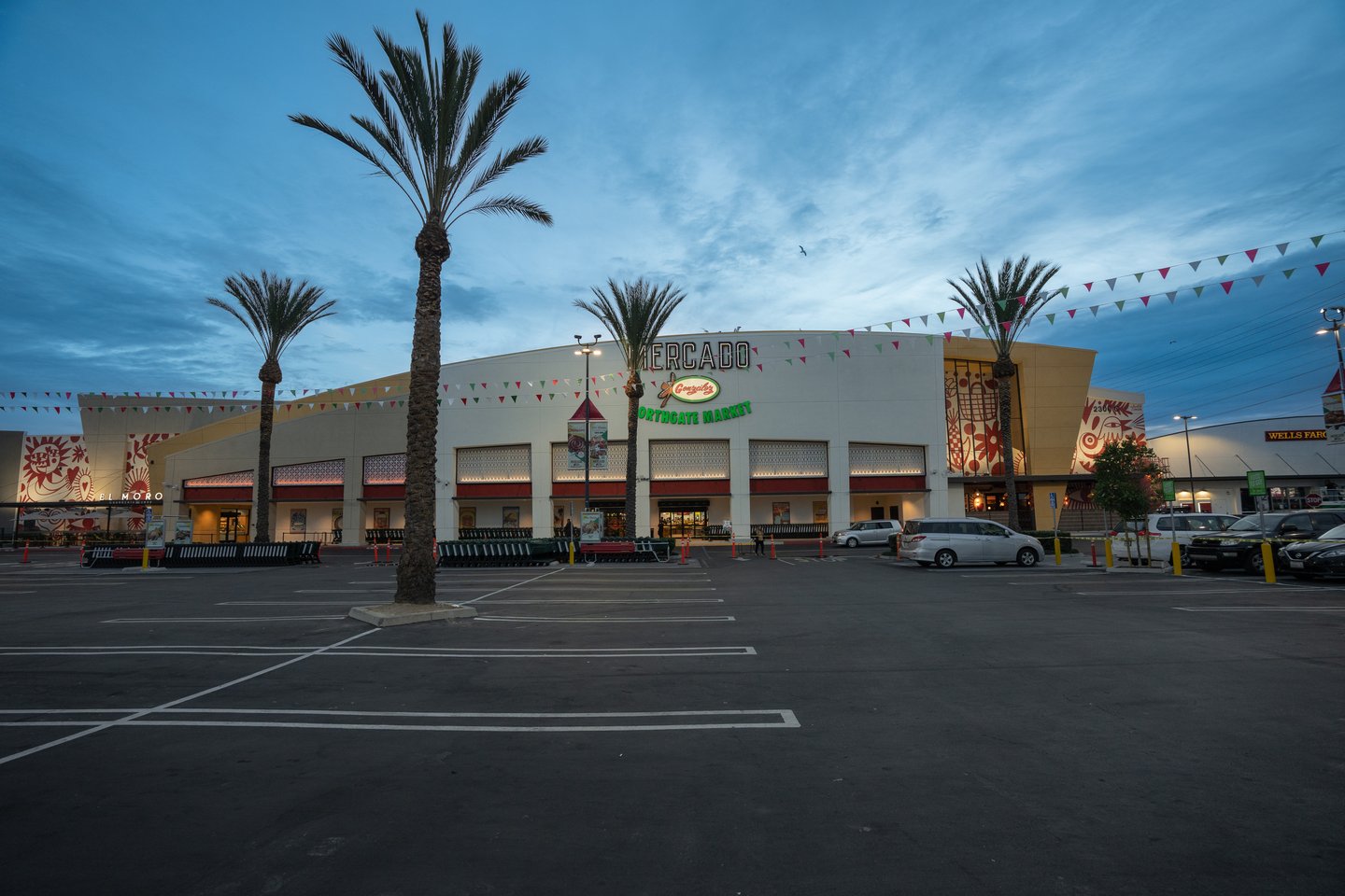 Mercado Gonzalez Front of Store Parking Area Main Image