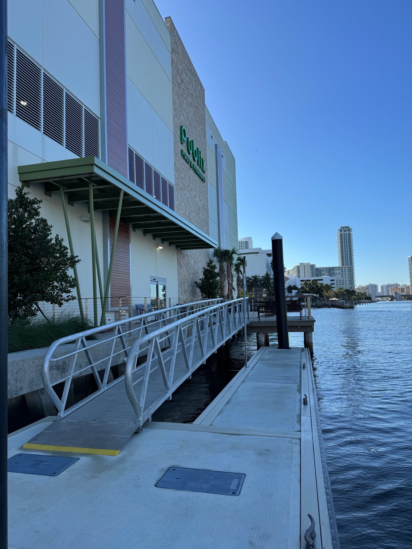 Hollywood Publix store with dock