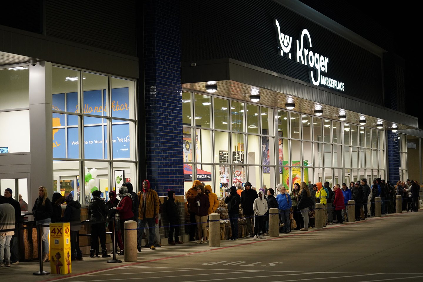 Kroger Marketplace Plano TX Line in Front of Store Main Image