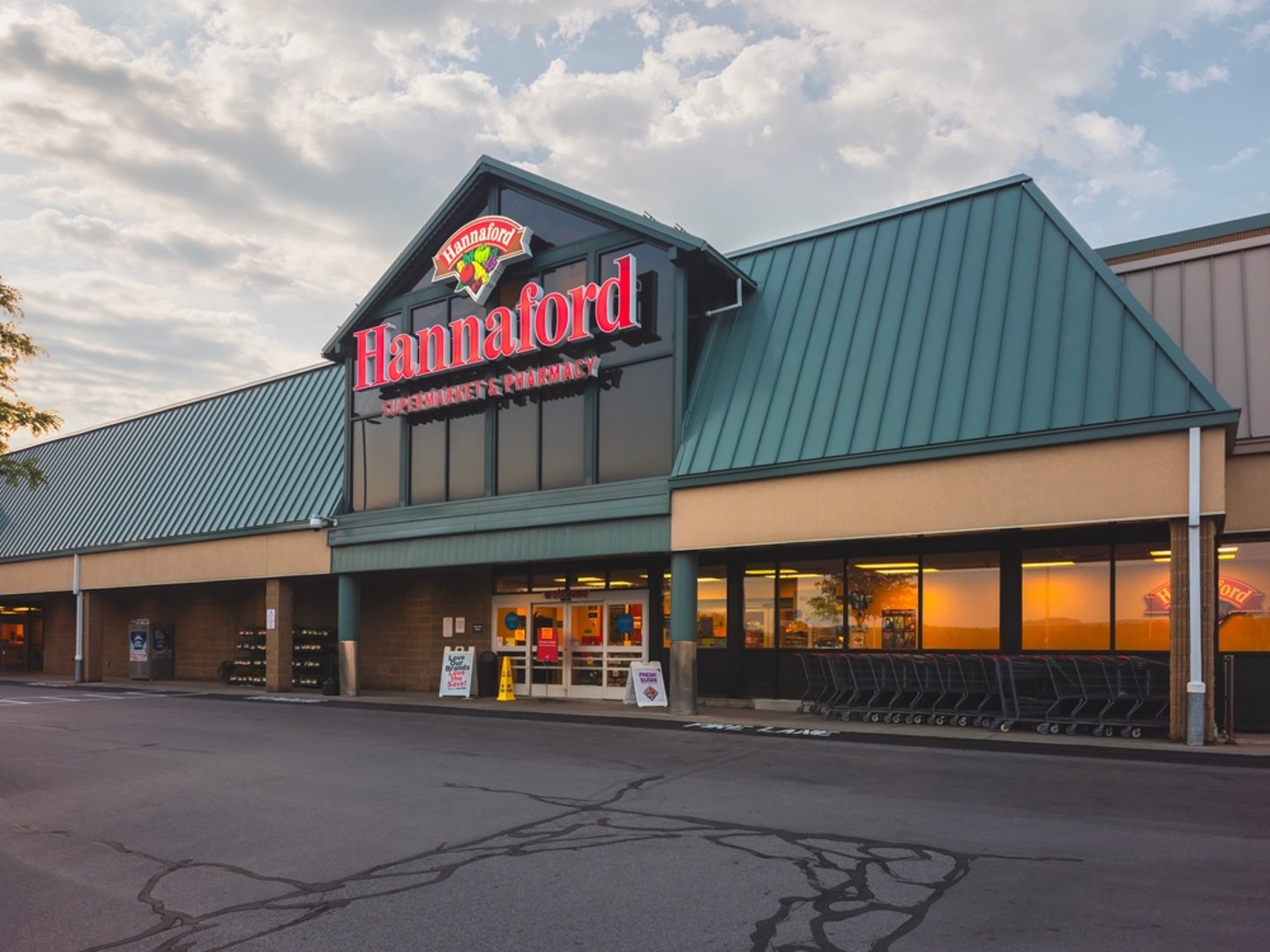 Hannaford Supermarket