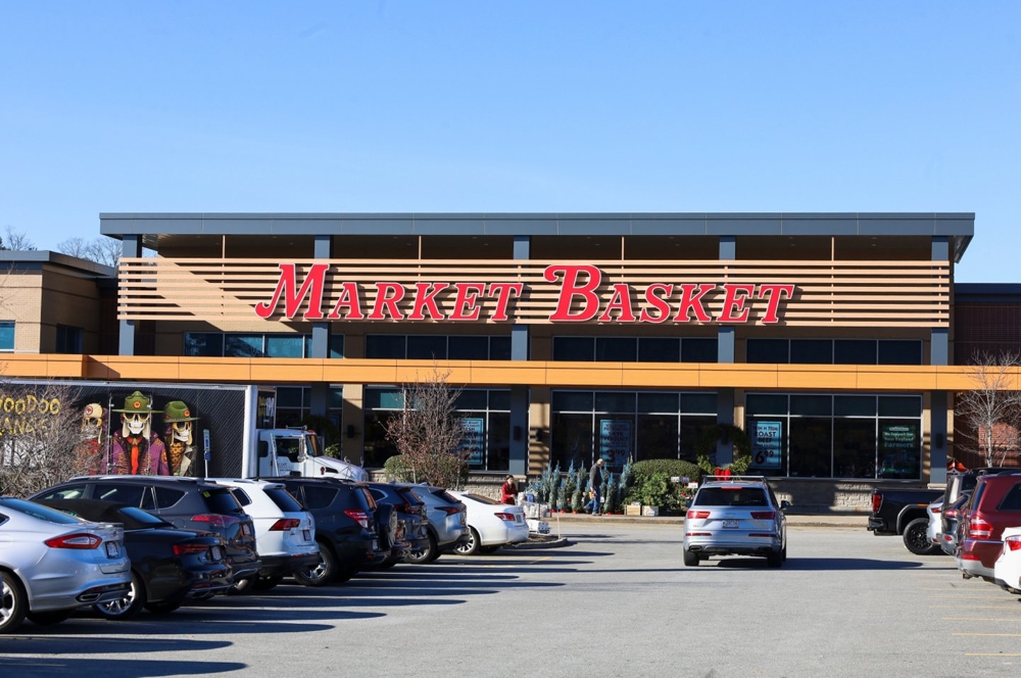 Market Basket Daytime Main Image