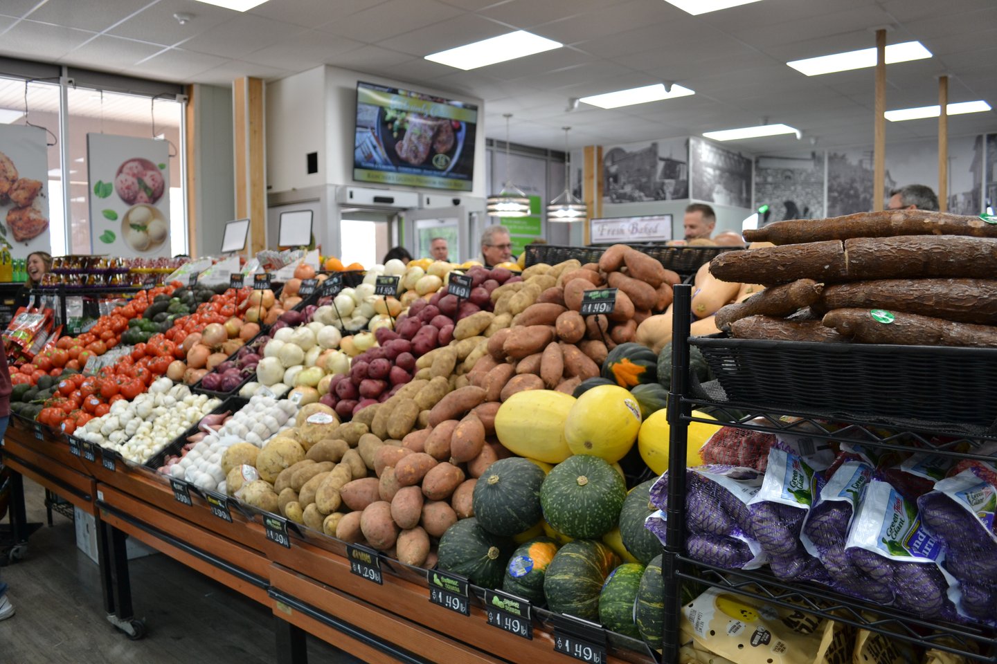 Bloomingdale Supermarket by Foodtown Produce Department Carousel