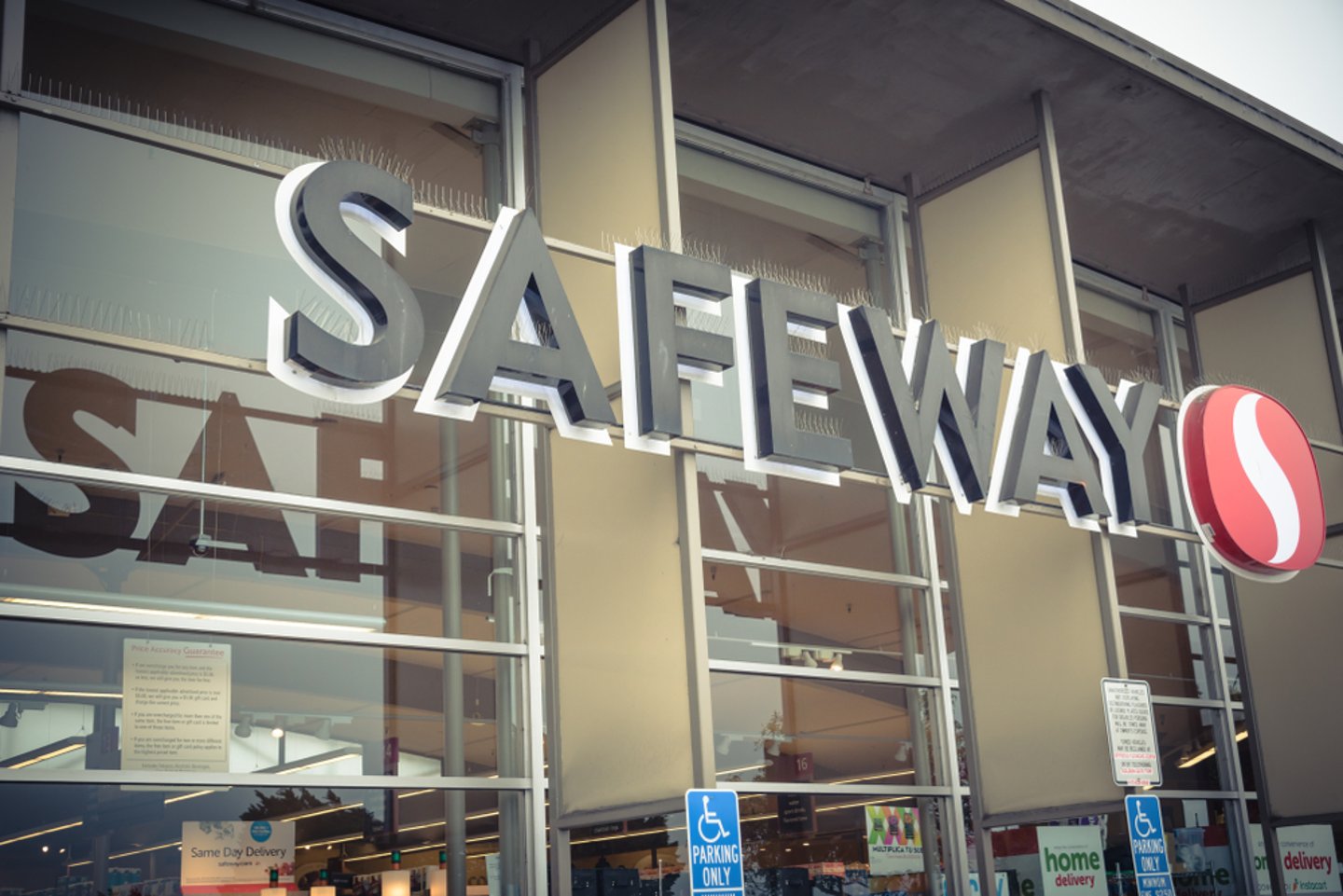 Safeway Exterior 