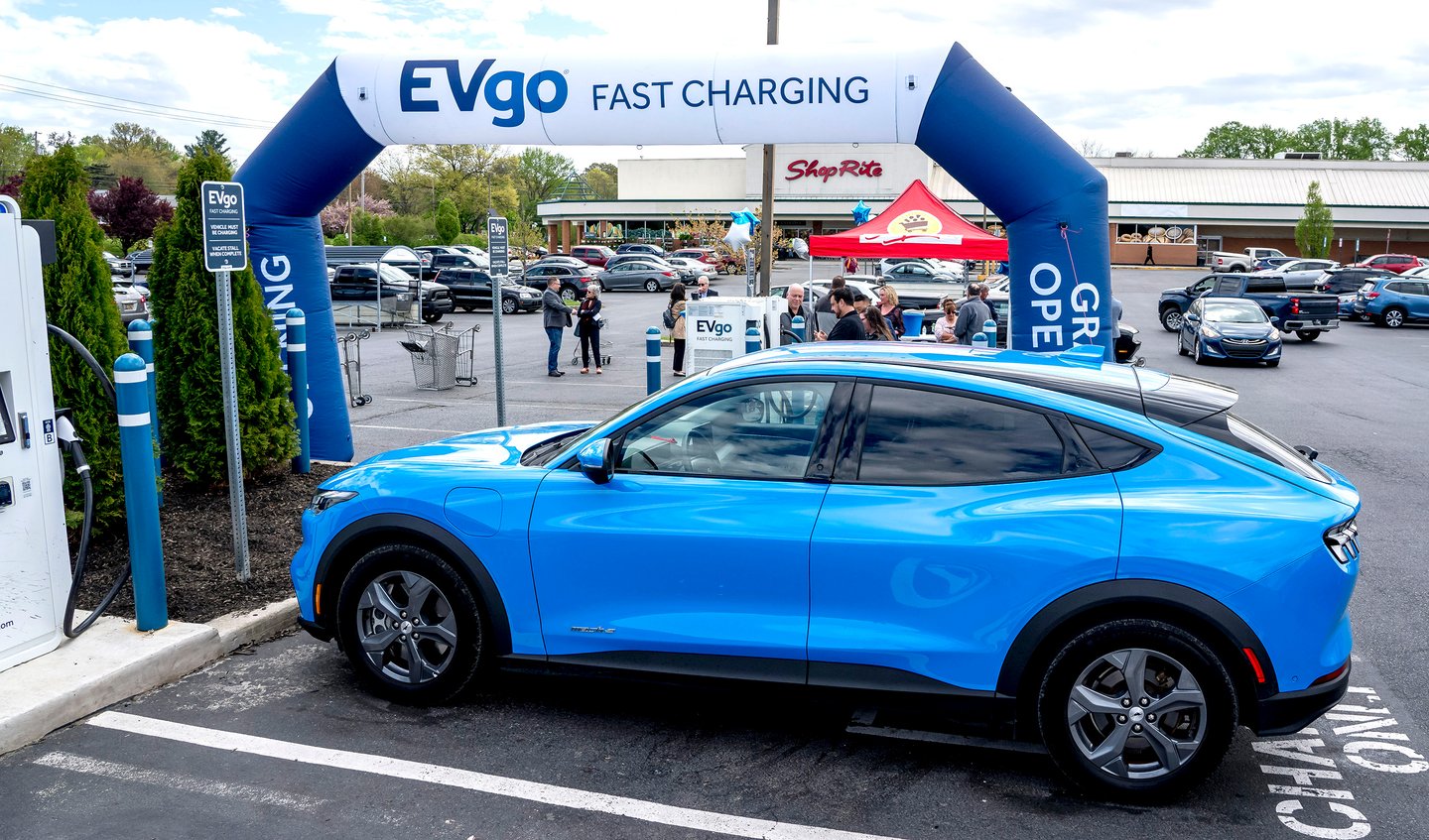 EVGoFast-Charging Station ShopRite of 1st State Plaza Delaware Main Image
