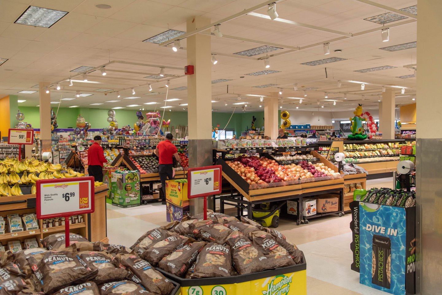 Weis Markets Tannersville PA Store Interior Main Image