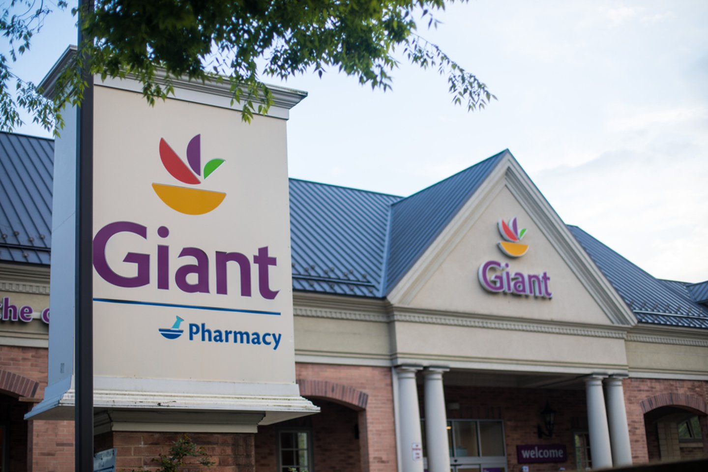 Giant Food & Pharmacy Main Image