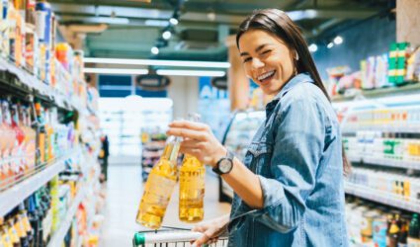 Latina shopper