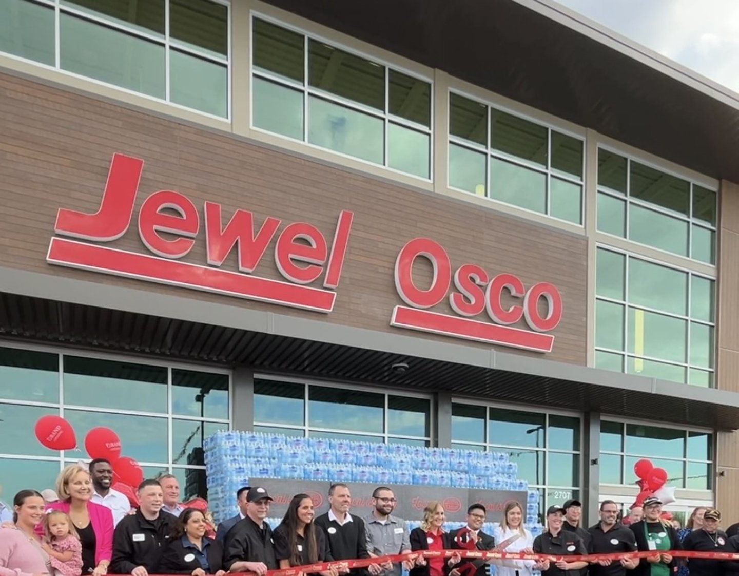 Jewel ribbon cutting Diamond